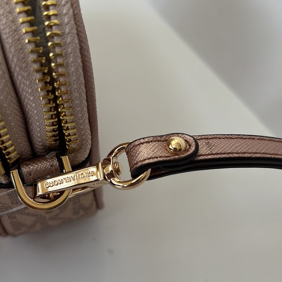 NWOT Michael Kors, double zip wristlet - Picture 9 of 9